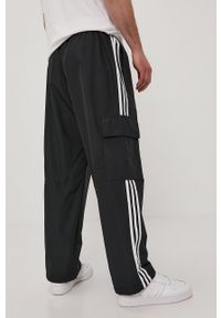adidas Originals Spodnie męskie kolor czarny w fasonie cargo. Okazja: na plażę. Kolor: czarny. Materiał: materiał