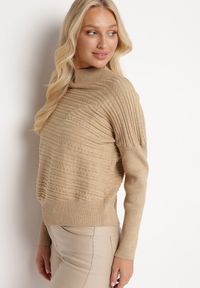Born2be - Jasnobeżowy Sweter z Wełną o Asymetrycznym Fasonie z Tłoczeniem Sarositte. Kolor: beżowy. Materiał: wełna #3
