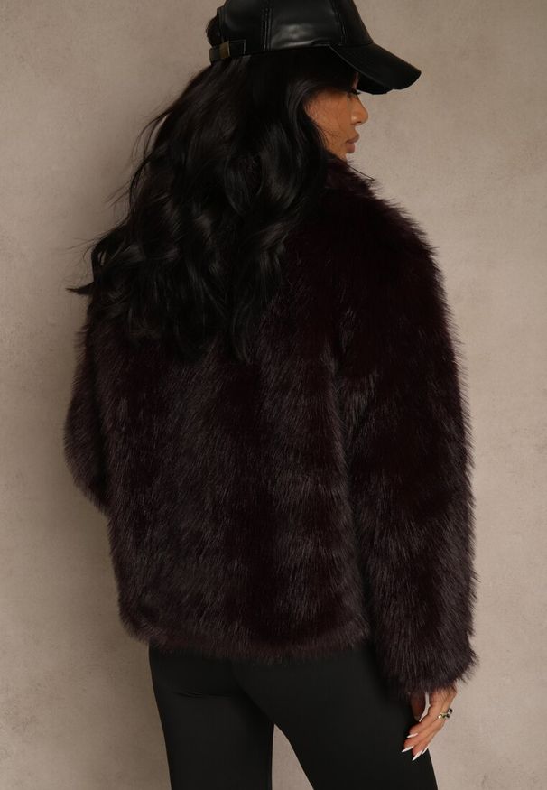 Renee - Bordowa Kurtka Futrzana Ozdobiona Kołnierzem Avelire. Okazja: na co dzień. Kolor: czerwony. Materiał: futro. Wzór: aplikacja. Sezon: zima. Styl: elegancki, casual