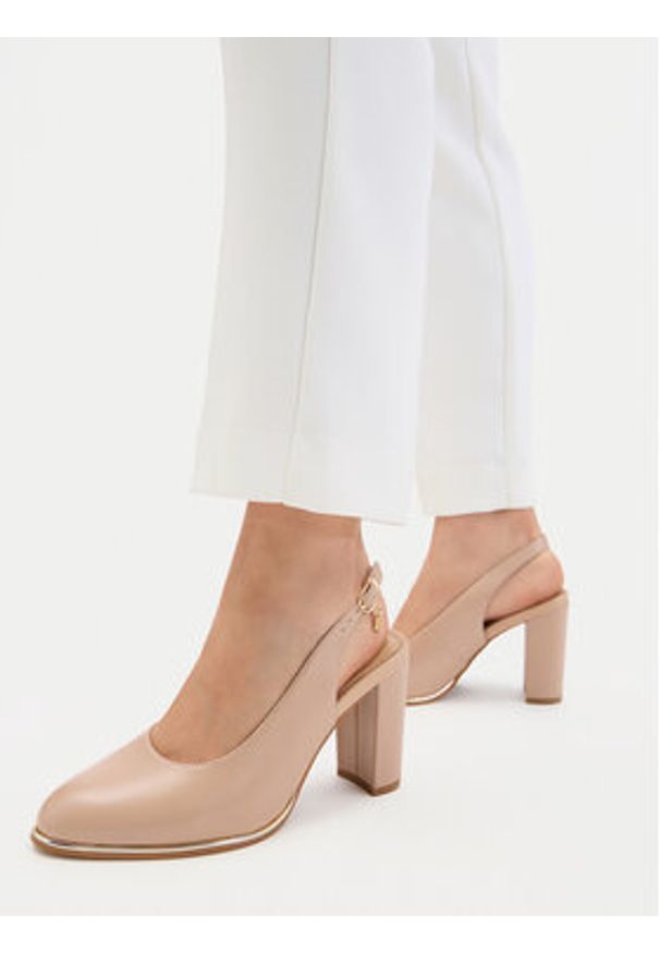 Lasocki Czółenka CEO-WS3786-02 Beżowy. Kolor: beżowy. Materiał: skóra