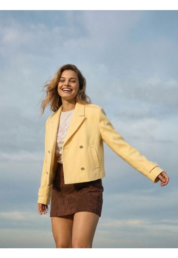 Sinsay - Dwurzędowa kurtka z klapami i pagonami - żółty. Kolor: żółty