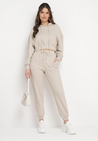 Born2be - Beżowy Komplet Dresowy Bluza z Kapturem i Spodnie Joggery Famiana. Kolor: beżowy. Materiał: dresówka