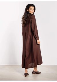 Infinite You - Elegancka sukienka rozkloszowana z długim rękawem brązowa. Kolor: brązowy, zielony. Długość rękawa: długi rękaw. Styl: elegancki #6