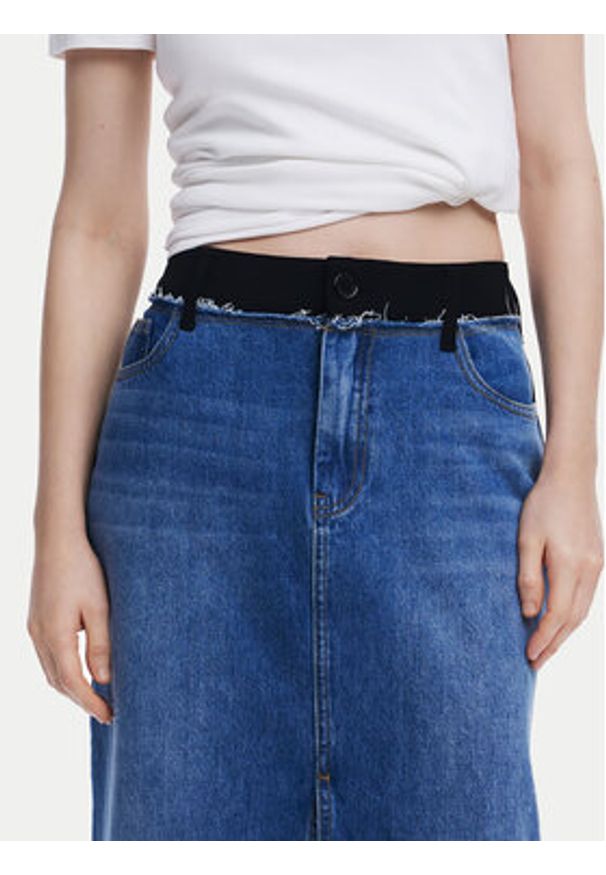 Desigual Spódnica jeansowa 25SWFD02 Niebieski Regular Fit. Kolor: niebieski. Materiał: bawełna