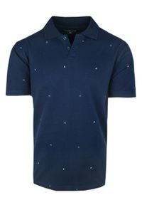 Koszulka Polo, Męska - Pako Jeans - Granatowa w Małe Żaglówki. Okazja: na co dzień. Typ kołnierza: polo. Kolor: niebieski. Materiał: bawełna. Wzór: nadruk. Styl: casual