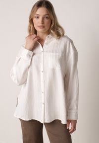 Born2be - Biała Wiskozowa Koszula z Dodatkiem Lnu z Tkaniny Strukturalnej Noma. Okazja: na co dzień. Kolor: biały. Materiał: tkanina, wiskoza, len. Styl: casual #7