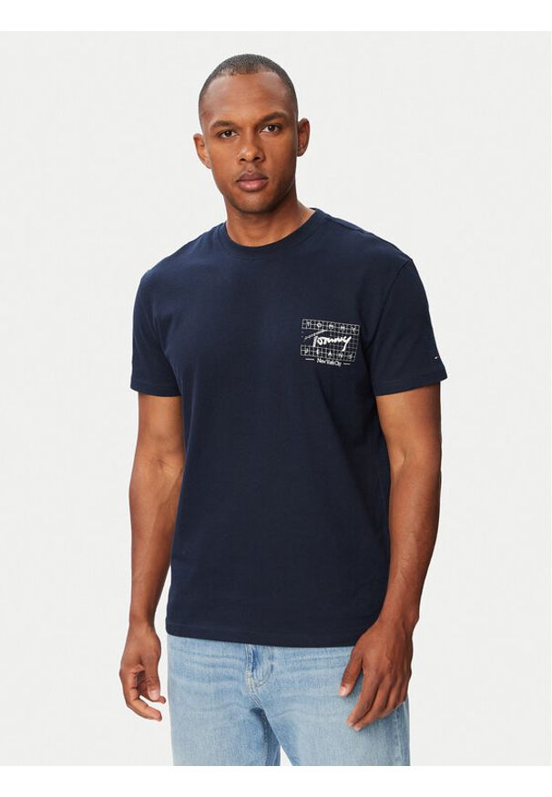Tommy Jeans T-Shirt Sign DM0DM23177 Granatowy Regular Fit. Kolor: niebieski. Materiał: bawełna