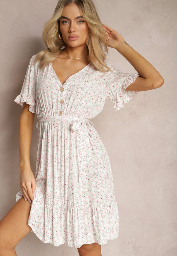 Renee - Biało-Różowa Rozkloszowana Sukienka Wiskozowa Mini w Kwiatowy Print z Falbanką Taelle. Kolor: biały. Materiał: wiskoza. Wzór: kwiaty, nadruk. Długość: mini