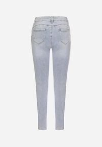 Born2be - Jasnoniebieskie Jeansy z Bawełną i Efektem Push Up o Dopasowanym Kroju Flortebia. Okazja: na co dzień. Kolor: niebieski. Styl: elegancki, casual #4