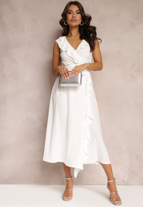 Renee - Biała Sukienka Aeritrite. Typ kołnierza: kokarda. Kolor: biały. Materiał: materiał. Wzór: aplikacja, jednolity. Typ sukienki: kopertowe. Styl: wizytowy. Długość: midi