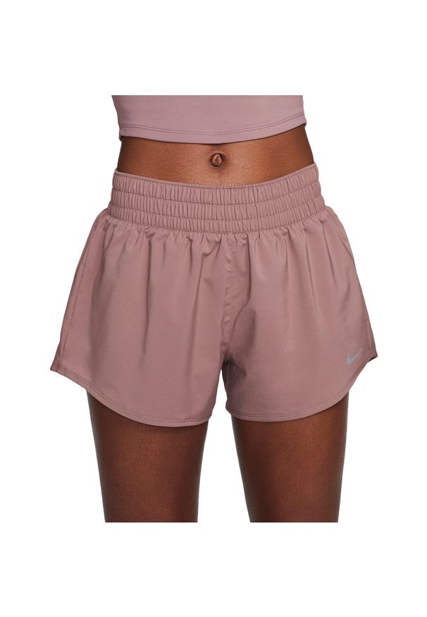 Spodenki damskie Nike One. Kolor: fioletowy. Materiał: poliester, materiał. Długość: krótkie