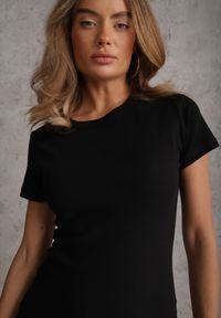 Renee - Czarna T-shirtowa Sukienka z Bawełny w Stylu Basic Retine. Okazja: na co dzień. Kolor: czarny. Materiał: bawełna. Długość rękawa: krótki rękaw. Typ sukienki: proste, oversize. Styl: rockowy, elegancki, casual #7