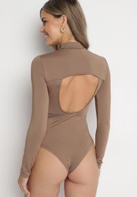 Born2be - Beżowe Prążkowane Body z Półgolfem i Dodatkiem Wiskozy Naonaya. Kolor: beżowy. Materiał: wiskoza, prążkowany #5