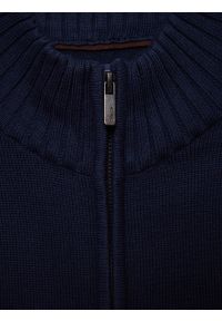 Big-Star - Sweter męski rozpinany ze stójką granatowy Nazar 403. Okazja: na co dzień. Typ kołnierza: kołnierzyk stójkowy. Kolor: niebieski. Materiał: jeans, dzianina. Wzór: gładki, ze splotem. Styl: klasyczny, casual