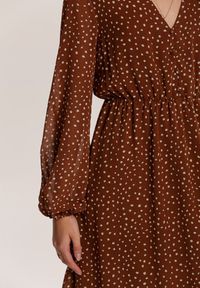 Renee - Brązowa Sukienka Wheatmore. Kolor: brązowy. Wzór: kropki. Długość: midi #3