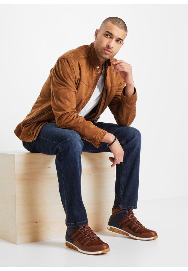 bonprix - Kurtka z imitacji skóry welurowej. Typ kołnierza: kołnierzyk stójkowy. Kolor: brązowy. Materiał: skóra, welur