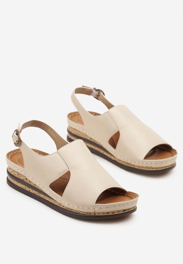 Born2be - Beżowe Sandały Vices na Koturnie z Ozdobnymi Wycięciami Ovilere. Okazja: na co dzień. Kolor: beżowy. Materiał: jeans. Obcas: na koturnie. Styl: casual, klasyczny