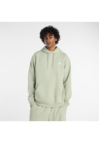 Bluza męska New Balance MT41511GAS – zielona. Typ kołnierza: kaptur. Kolor: zielony. Materiał: dresówka, poliester, bawełna. Wzór: aplikacja