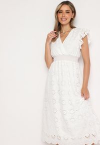Born2be - Biała Bawełniana Ażurowa Sukienka Koktajlowa z Gumką w Talii i Falbankami Defrea. Okazja: na co dzień. Typ kołnierza: kołnierz z falbankami. Kolor: biały. Materiał: bawełna. Długość rękawa: krótki rękaw. Wzór: ażurowy. Typ sukienki: proste. Styl: wizytowy #6