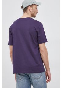 Hugo T-shirt bawełniany kolor brązowy gładki. Okazja: na co dzień. Kolor: fioletowy. Materiał: bawełna. Wzór: gładki. Styl: casual