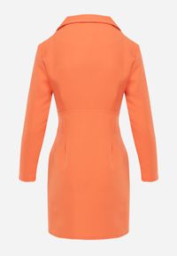 Renee - Pomarańczowa Sukienka Mini w Stylu Marynarki z Długimi Rękawami Tansiwia. Kolor: pomarańczowy. Długość rękawa: długi rękaw. Typ sukienki: kopertowe. Długość: mini #8