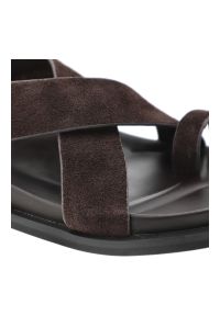 Sandały damskie S.Barski, cholewka ze skóry naturalnej zamszowej pasek wokół kostki płaska podeszwa casualowy styl, brązowe, CR61-3049. Okazja: na co dzień. Zapięcie: pasek. Kolor: brązowy. Materiał: skóra, zamsz. Obcas: na płaskiej podeszwie. Styl: casual #5