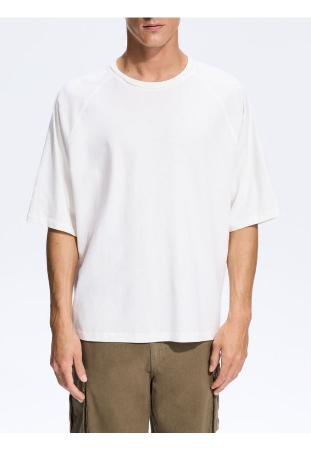 Reserved - T-shirt regular fit - biały. Kolor: biały. Materiał: bawełna, dzianina
