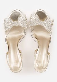 Born2be - Złote Eleganckie Sandały Transparentne VICES na Szpilce z Kokardą z Cyrkoniami Pirera. Okazja: na komunię, na wesele, na studniówkę, na ślub cywilny. Zapięcie: pasek. Kolor: złoty. Obcas: na szpilce. Styl: elegancki #7