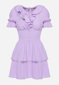 Born2be - Fioletowa Sukienka o Rozkloszowanym Kroju z Gumką w Pasie i Ozdobnymi Falbankami Werdia. Okazja: na co dzień. Typ kołnierza: kołnierz z falbankami. Kolor: fioletowy. Typ sukienki: rozkloszowane, proste. Styl: klasyczny, casual #3