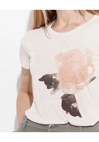 Emporio Armani - EMPORIO ARMANI - T-shirt z nadrukiem. Kolor: różowy, wielokolorowy, fioletowy. Materiał: bawełna. Wzór: nadruk #2