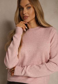 Renee - Jasnoróżowy Klasyczny Sweter z Wełną i Bawełną Bez Zdobień Neandia. Kolor: różowy. Materiał: wełna, bawełna. Wzór: aplikacja. Styl: klasyczny #3
