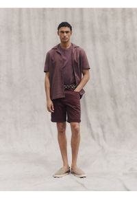 Reserved - Szorty regular fit - bordowy. Kolor: czerwony. Materiał: bawełna, tkanina #1