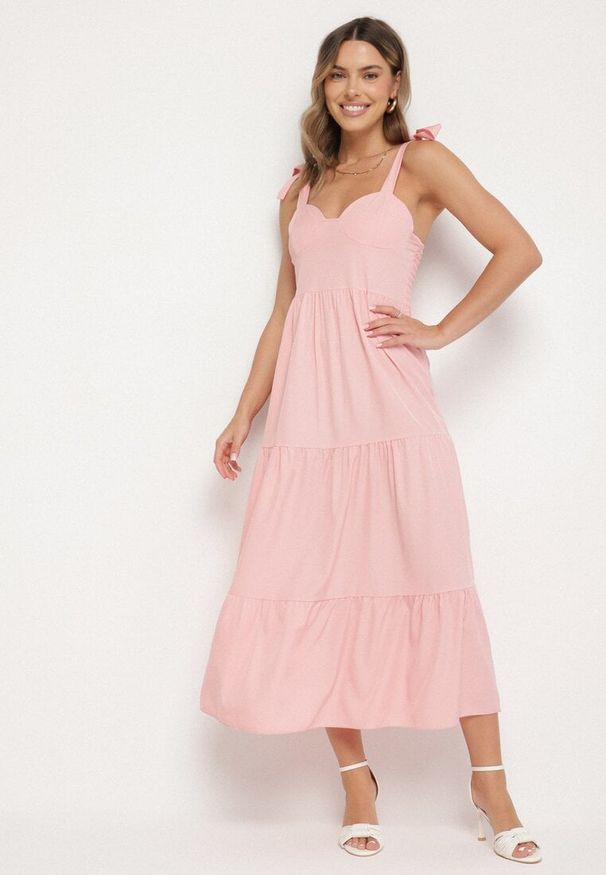 Born2be - Różowa Rozkloszowana Sukienka z Wiskozą Ozdobiona Wiązaniem na Ramiączkach Meravessa. Okazja: na spacer. Kolor: różowy. Materiał: wiskoza. Długość rękawa: na ramiączkach. Wzór: aplikacja