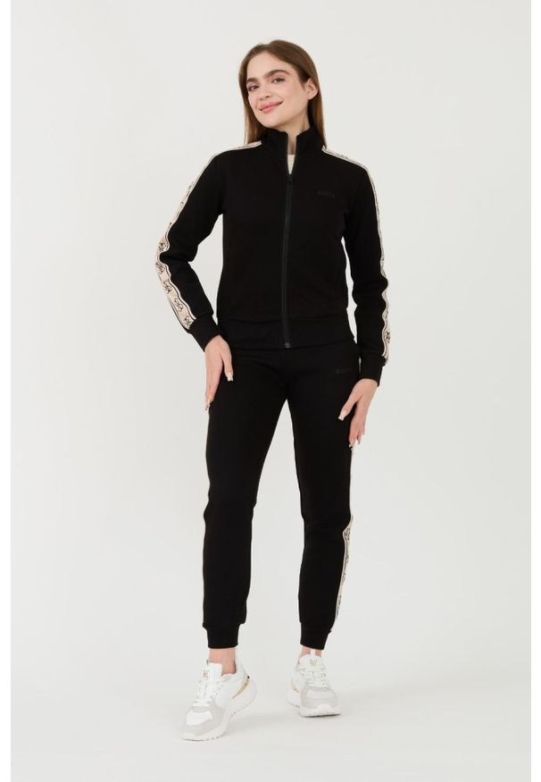 Guess - GUESS Czarne dresowe spodnie Britney Jogger. Kolor: czarny. Materiał: dresówka