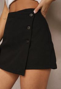 Renee - Czarne Bawełniane Spódnico-Szorty z Ozdobnymi Guzikami Desalira. Okazja: do pracy, na co dzień. Kolor: czarny. Materiał: bawełna. Styl: klasyczny, casual, elegancki