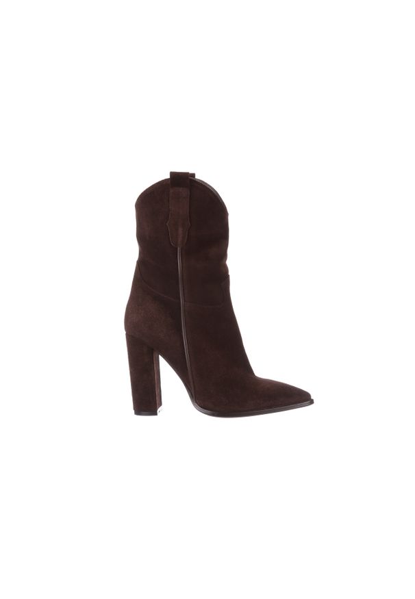 Botki Bayla-195 OZ-7337 Brown Suede 195017, Brąz, Skóra naturalna. Okazja: na co dzień. Zapięcie: bez zapięcia. Kolor: brązowy. Materiał: skóra. Szerokość cholewki: normalna. Obcas: na obcasie. Styl: casual, klasyczny. Wysokość obcasa: średni