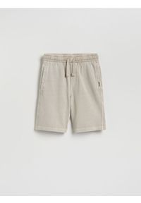 Reserved - Bawełniane bermudy - beżowy. Kolor: beżowy. Materiał: bawełna