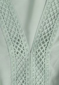 Renee - Miętowa Rozkloszowana Sukienka Maxi z Gumką w Talii i Koronkowym Dekoltem Cheteia. Kolor: miętowy. Materiał: koronka. Sezon: wiosna, lato. Długość: maxi #5