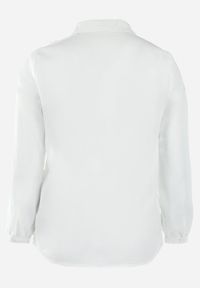 Born2be - Biała Koszula Ozdobiona Falbanką i Koronką Mitchella. Kolor: biały. Materiał: koronka. Wzór: aplikacja, koronka #4