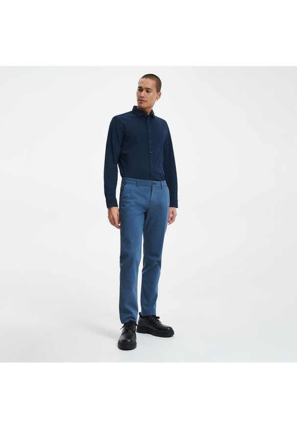Reserved - Spodnie chino slim fit - Niebieski. Kolor: niebieski