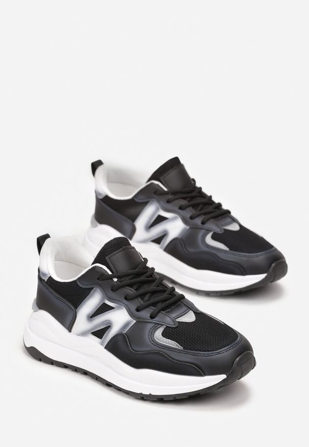 Renee - Czarne Sneakersy Przed Kostkę Zdobione Przeszyciami Flallesi. Wysokość cholewki: przed kostkę. Kolor: czarny. Wzór: aplikacja