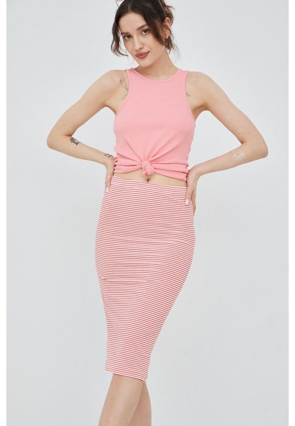 Vero Moda spódnica kolor różowy midi ołówkowa. Kolor: różowy. Materiał: poliester, dzianina