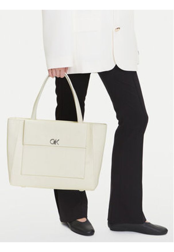 Calvin Klein Torebka Ck Medium Shopper_Tex K60K613178 Biały. Kolor: biały. Materiał: skórzane