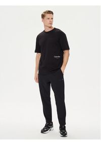 Calvin Klein T-Shirt Off Placement K10K113102 Czarny Regular Fit. Kolor: czarny. Materiał: bawełna