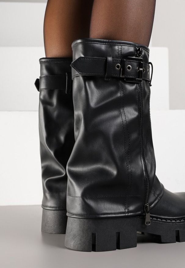 Renee - Czarne Botki Biker Boots z Cholewką Imitującą Nogawkę z Klamerką Veresta. Kolor: czarny. Materiał: koronka. Szerokość cholewki: normalna. Wzór: aplikacja