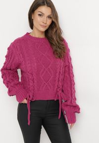Born2be - Fuksjowy Klasyczny Sweter ze Ściągaczami i Ozdobnym Sznurowaniem Nabira. Kolor: różowy. Styl: klasyczny #5