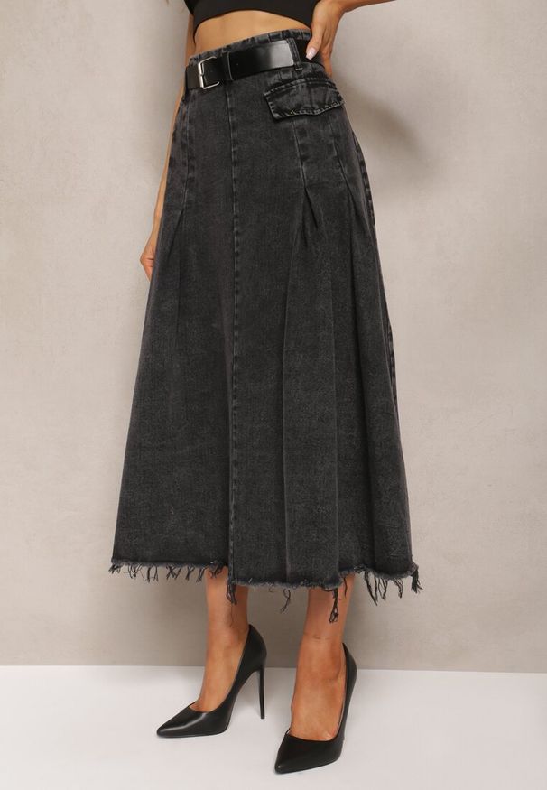 Renee - Czarna Rozkloszowana Spódnica Jeansowa z Paskiem w Komplecie Grinna. Kolor: czarny. Materiał: jeans
