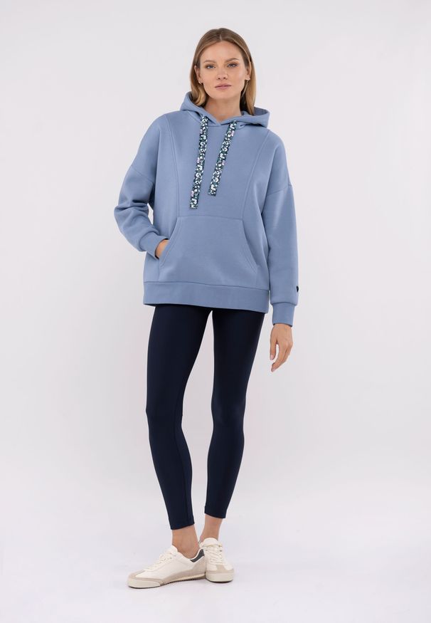 Volcano - Prążkowane legginsy N-LISBONA. Stan: podwyższony. Kolor: niebieski. Materiał: prążkowany. Wzór: napisy, prążki. Styl: sportowy