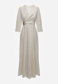 Renee - Jasnobeżowa Elegancka Sukienka o Kopertowym Kroju Zdobiona Aplikacją w Talii Zilendra. Kolor: beżowy. Wzór: aplikacja. Typ sukienki: kopertowe. Styl: elegancki #2