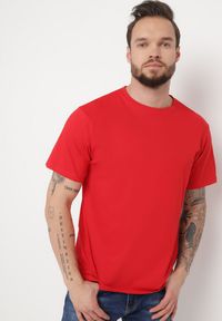 Born2be - Czerwona Koszulka T-Shirt z Bawełny Iladara. Kolor: czerwony. Materiał: bawełna #3